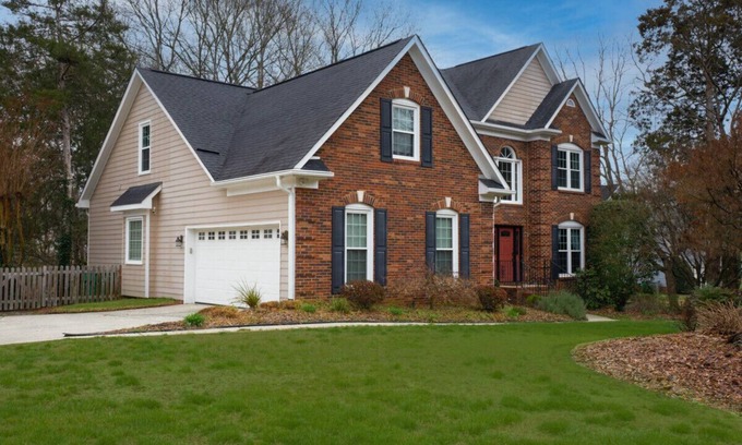 Charlotte Casa | Elegant Garden Escape |6BR w/Backyard-Fire Pit-BBQ