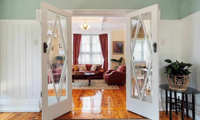 Castlemaine Casa | Elegant Goldfields Retreat | Spa Bath & Privacy