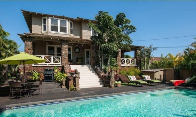 Kaimuki Casa | Elegant Hibiscus Manor, Private Saltwater Pool, AC, BBQ, Garage & EV Charger
