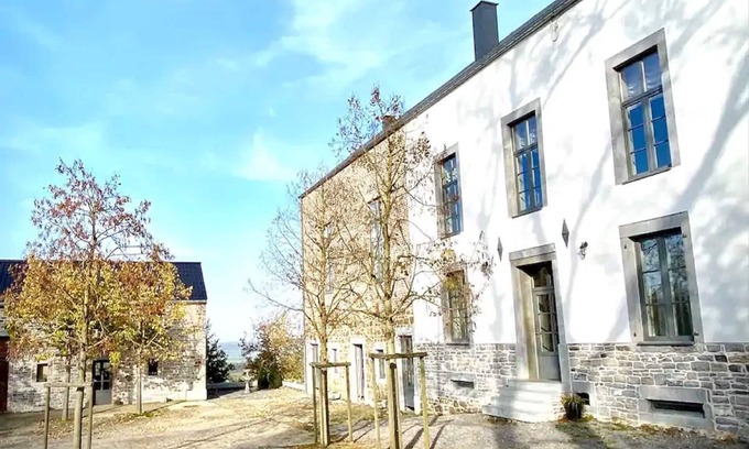 Beauraing Villa | Elegante mansión en la ladera