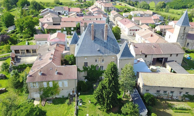 Euvezin Cabaña | Casa elegante en Castillo de Euvezin con jardín y aparcamiento privado