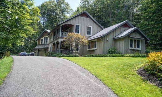 Oakland Casa | Elegant Home Away: Hot Tub, Game Room, Kid Friendly!
