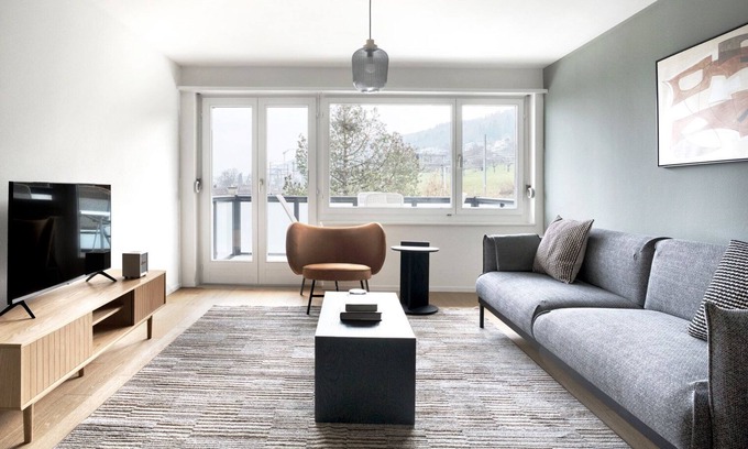 Horgen District Apartamento | Elegant Horgen 3 Room w/ Storage, 5 min to Market, by Blueground
