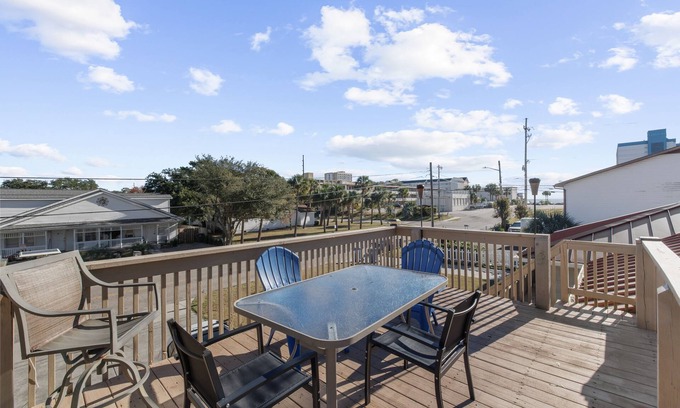 Myrtle Beach Casa | Elegant, Huge, 4King/Private Pool/Huge Yard/GameGarage/Rooftop Deck w Ocean View