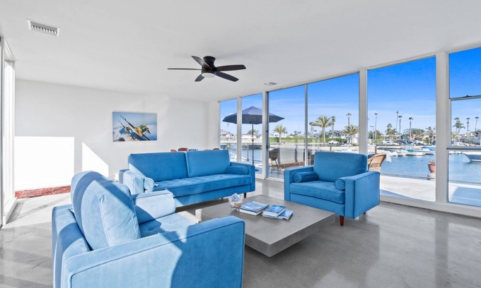 Huntington Harbour Casa | Elegant Island Oasis in Huntington Beach, California's Heart.