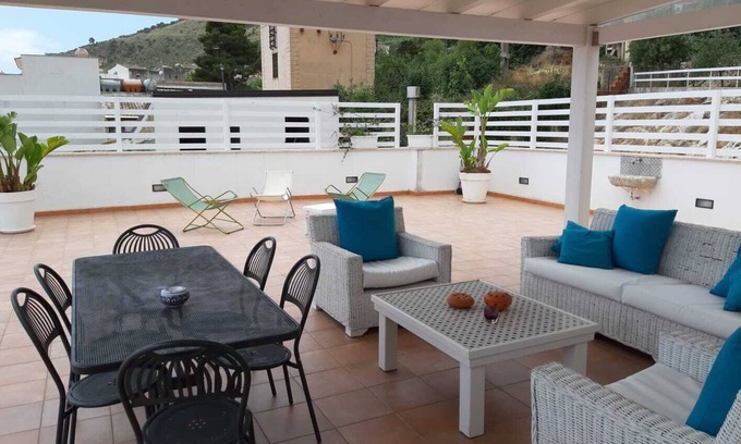 Castellammare del Golfo Casa | Elegante casa panorámica con gran terraza con vistas al mar.