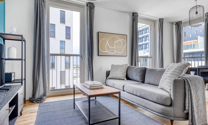 Vienna Apartamento | Elegant Leopoldstadt 2BR w/ Loggia, Gym & Sauna, near U2, by Blueground