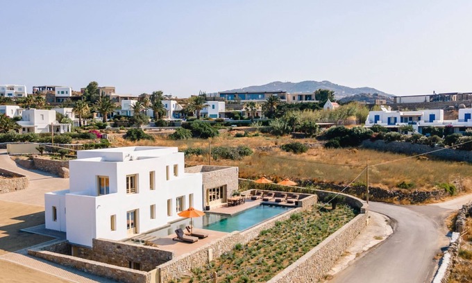Platis Gialos Villa | Elegant Lino Villa Near Scorpios