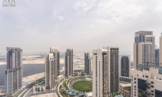 Dubai Apartamento | Elegant Luxury Apartment with Stunning Lake Views in Dubai Creek Harbour By ĀYA Boutique