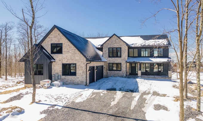 McHenry Casa | Elegant Luxury Lodge w/ Views, Hot Tub & Games
