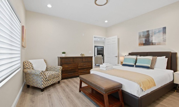San Gabriel Casa | Elegant Midtown Getaway