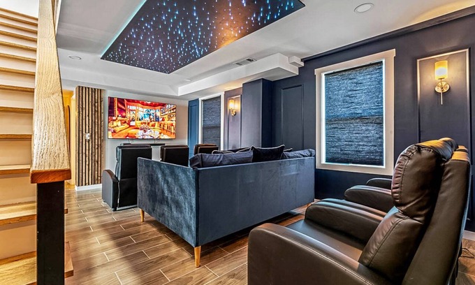 Washington Park Casa | Elegant Mini Mansion w/ HotTub, Movie Theater, Bar & Yoga! Downtown, Sleeps 16