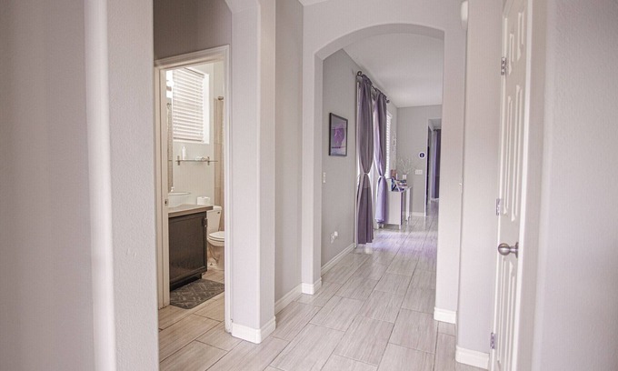 Rhodes Ranch Casa | Elegant & Modern 3 bedroom Home (2 King beds)