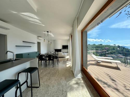 Portovenere Apartamento | Elegant modern and bright flat with splendid terrace overlooking the sea and Palmaria Island Modern designer interior accommodates up to six people
