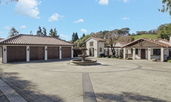 Napa Casa | Elegant Napa Estate With Views