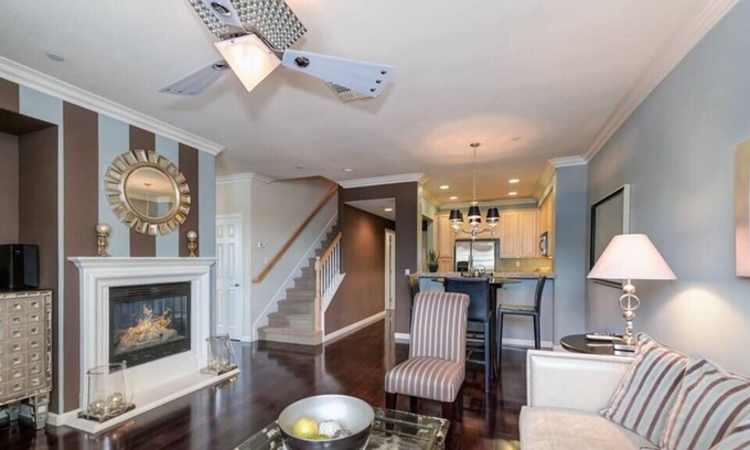 North Natomas Casa | Elegant Natomas Town-home For Business Travelers!