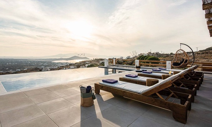 Naxos Town Villa | Elegant Naxos Villa | Villa Meltemi | 4 Bedrooms | Luxury & Privacy |Private Pool | BBQ | Parking Area | Agkidia