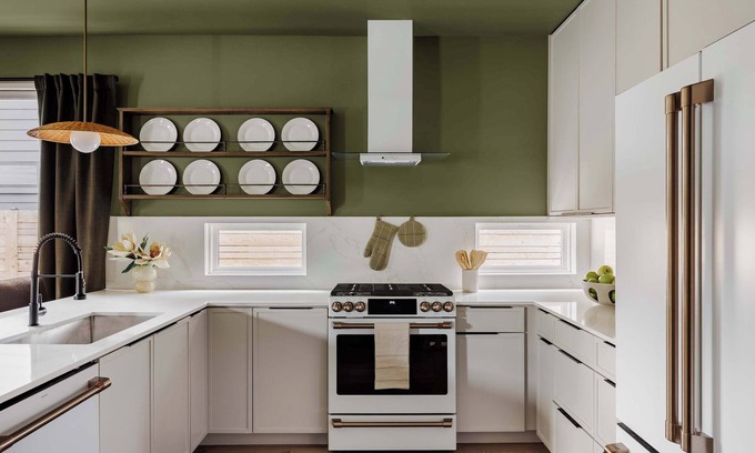 East MLK Casa | Elegant New Austin Escape | Sauna and Hot Tub