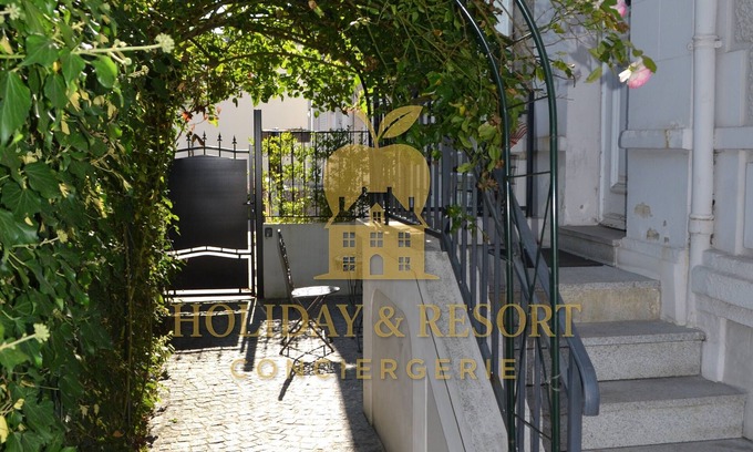 Deauville City Centre Casa | Elegant Normandy house with flower-filled courtyard, in the heart of Deauville