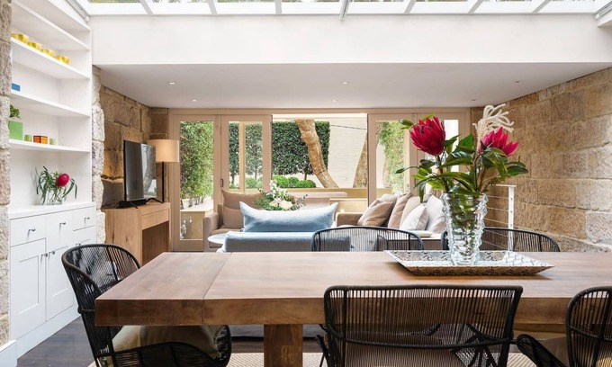 Paddington Cabaña | Elegant Paddington Sandstone Cottage with Parking