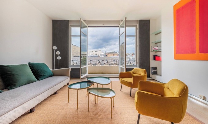 Champs-Elysees Apartamento | Stylish Paris Apartment in Elegant Style