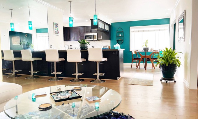 Woodland Hills Casa | Elegant, peaceful, contemporary hillside home w/tropical patio/colored lighting
