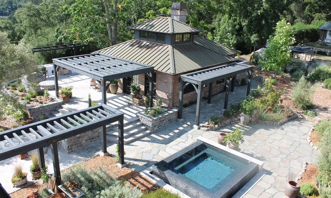 Los Gatos Chalet De Esquí | Elegant upscale open concept chalet in charming Los Gatos.