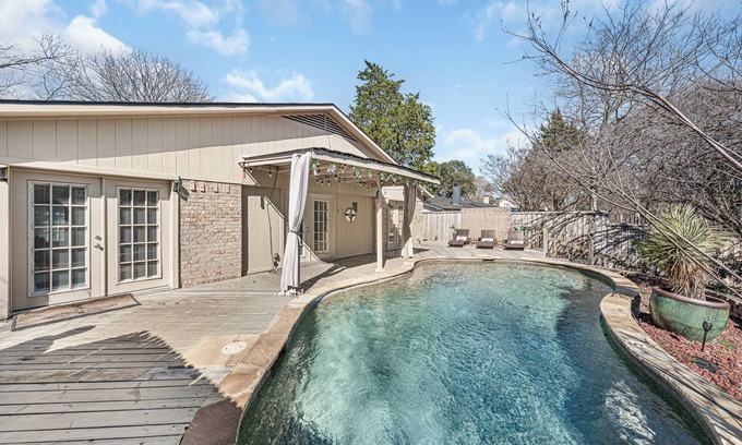 Lake Highlands Casa | Elegant Ranch Escape + Pool