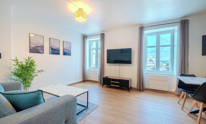 Limoges Apartamento | Elegant renovated apartment in Limoges, near train station!