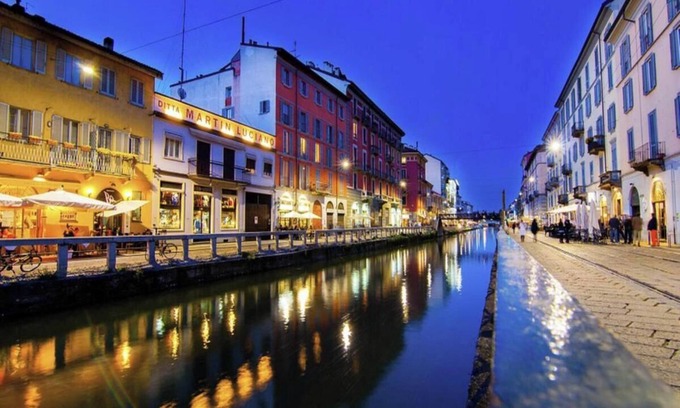 Porta Genova Apartamento | Elegant Renovated Penthouse in the Heart of Milan’s Vibrant Navigli District