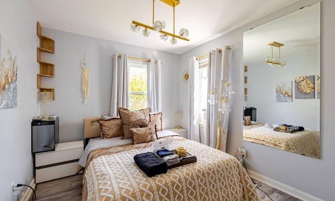 Wyandotte Casa | Elegant Serene Escape in Wyandotte