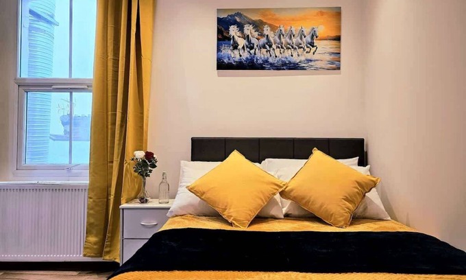 College Park and Old Oak Condominio | Elegant Spacious London Flat E