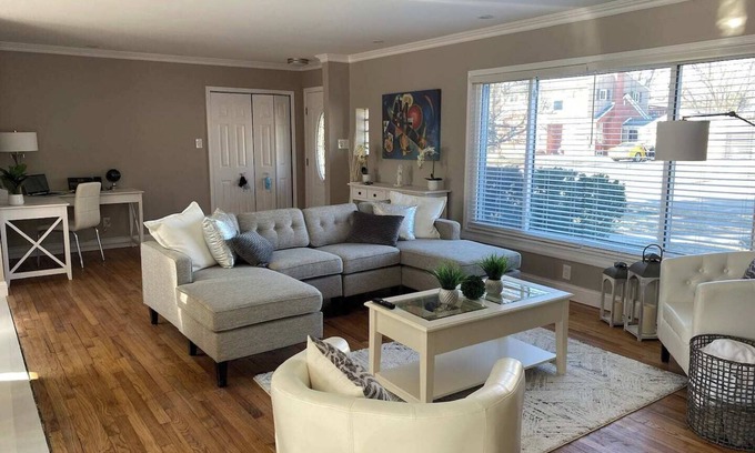 Harper Woods Casa | Elegant & spacious 3/2 Gem in Harper Woods
