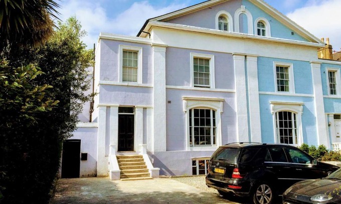Blackheath Apartamento | Elegant & spacious parkside 2-bedroom 2-bathroom flat in period building on Blackheath Common - private entrance, great Greenwich location, easy for O2 Arena and City!
