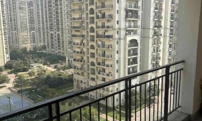 New Delhi Apartamento | Elegant Studio Apt in DLF CapitalGreen West Delhi