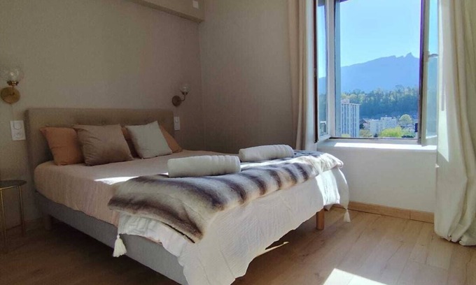 Aix-les-Bains City Center Apartamento | Elegant studio between station and city center