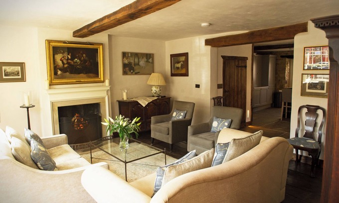 Towcester Casa | Elegant sumptuously decorated town house located in Towcester, Northamptonshire