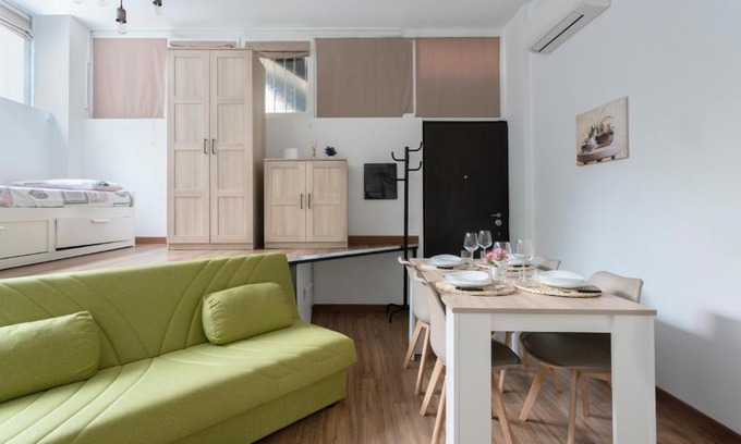 Affori Apartamento | Elegant Sweet Home Suite - Milan, 15 minute Duomo