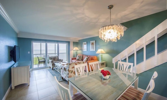 Captiva Apartamento | Elegant Three Bedroom Bayside Villa with Direct Access to Gorgeous Beaches