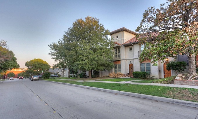 Fort Worth Cultural District Casa | Elegant townhome in the heart of Fort Worth's Cultural District