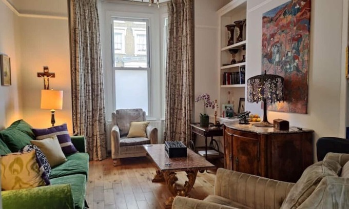Coldharbour Casa | Elegant Victorian house in South London. Excellent transport links.