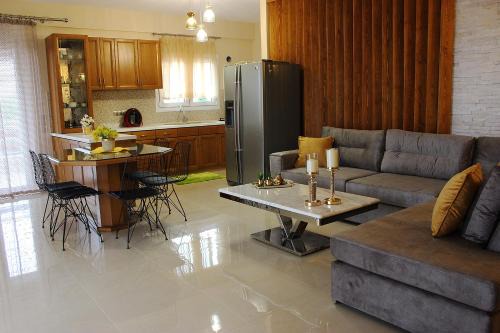 Longakion Apartamento | Elegant View - Trikala - 3BD Apt