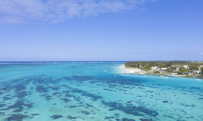 Blue Bay Villa | Elegant Villa, 100% private garden/swimming pool