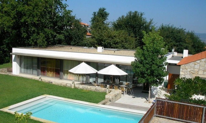 Vilarelho Villa | Villa elegante, Caminha. Piscina temperada. Gran jardín. Cerca de las ciudades de mercado y playas.