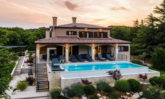 Ripenda Verbanci Casa | Elegante villa cerca de la playa