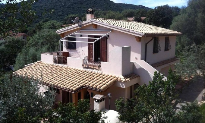Cala Sinzias Apartamento | Elegante villa con vistas a Cala Sinzias (P5833)