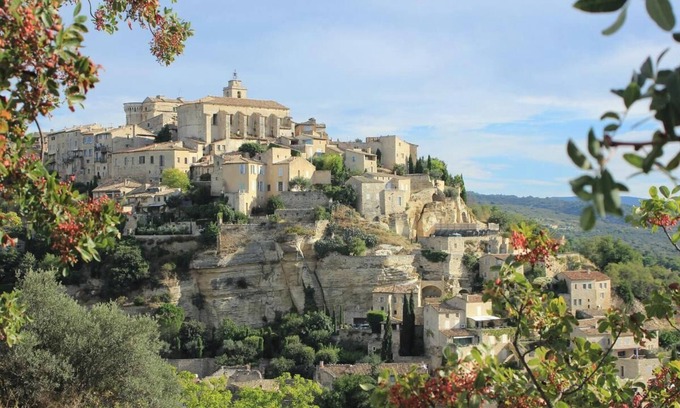 Gordes Apartamento | Elegant Villa with Air-Conditioned Suites & Outdoor Activities