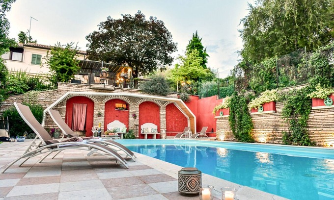 Borgo Trento Villa | CASA DE VACACIONES ELEGANTE PISCINA PRIVADA ÁREA DE APTITUD JARDÍN GRANDE ÁREA VERDE DE LA CIUDAD