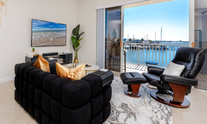 St. Petersburg - Clearwater Complejo | Elegant Waterfront Place for Two/Boca Ciega Resort