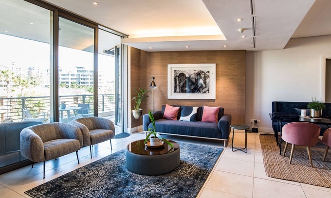 Victoria and Alfred Waterfront Apartamento | Chic Waterfront Apartment | Balcony | Pool | Gym
